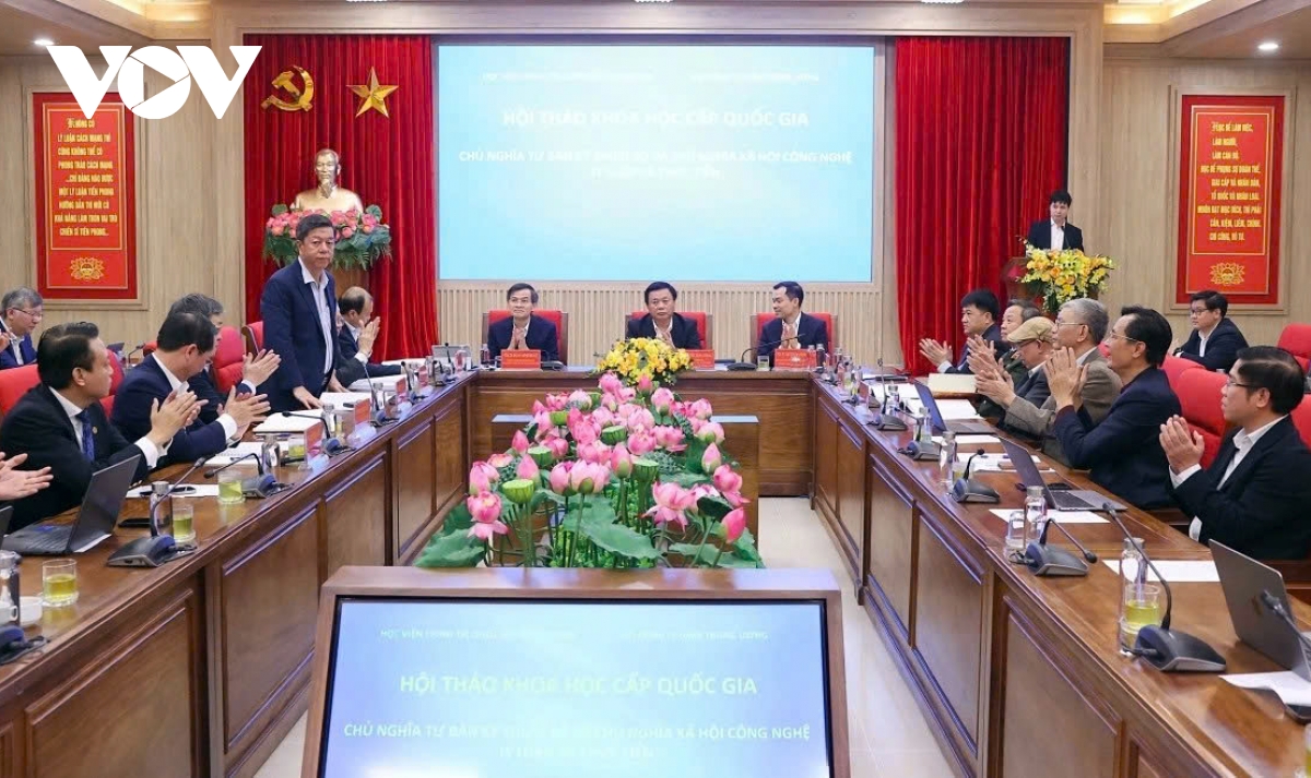 Seminar discusses digital capitalism and technological socialism